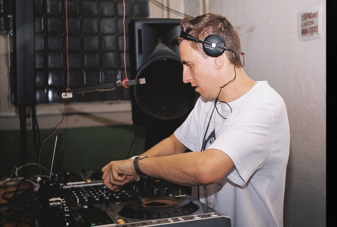 34 AVB MEETS DUNGEON, Vision of 1994